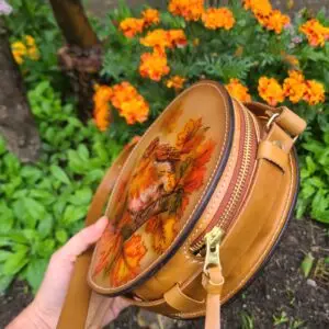 Round bag with a sparrow